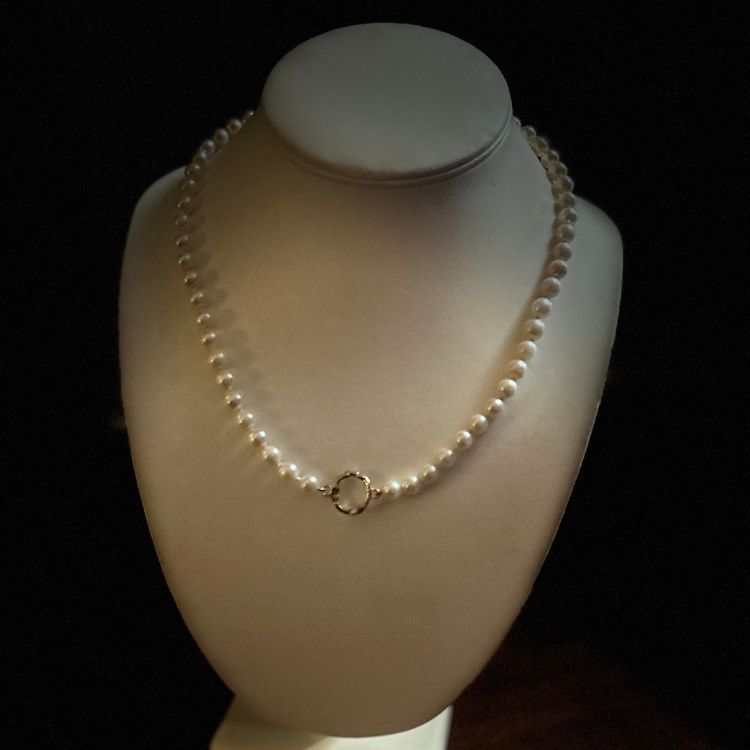 Stunning vintage pearl necklace with integrated Lulu and Boo 9ct gold small halo