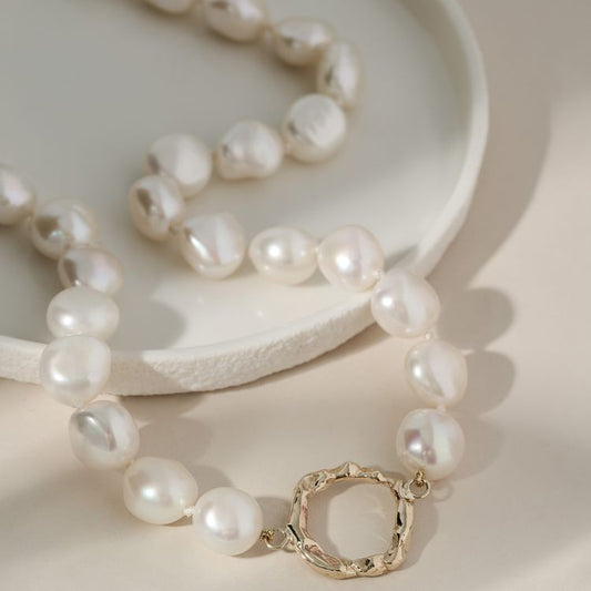 Pearl Choker with 18ct Gold Halo