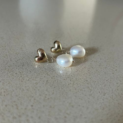 9ct gold puffy heart and pearl drop earrings.