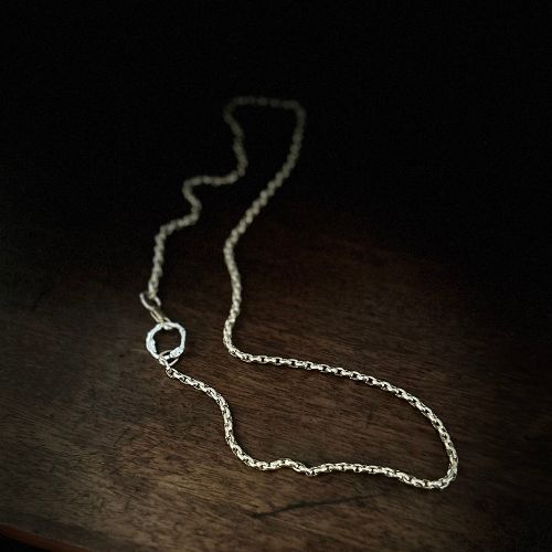 Vintage 9ct gold necklace with small Lulu and Boo molten halo clasp detail