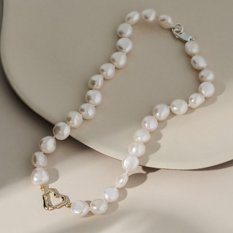 Cultured Pearl and 9ct Gold Molten Heart Choker