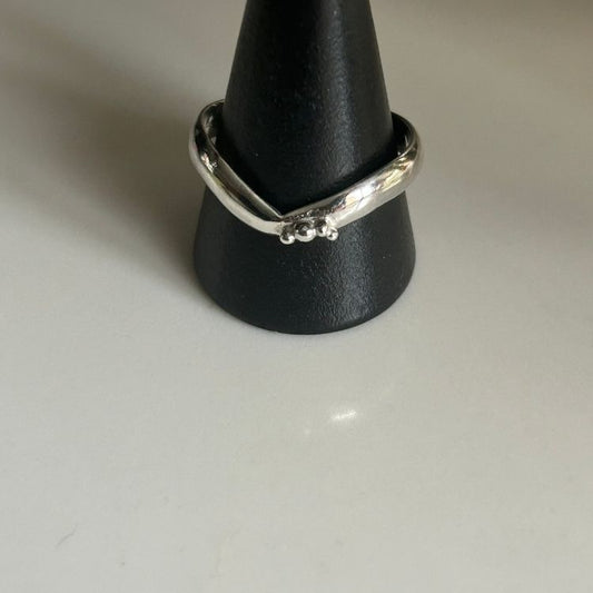 Sterling Silver wish bone ring with granulation detail. SIZE V