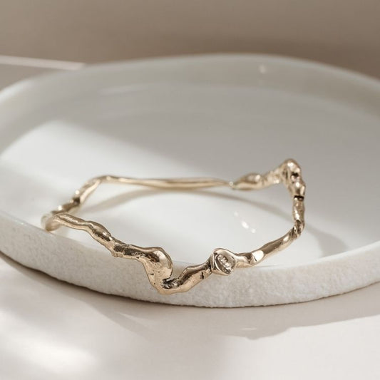 Wiggle molten bangle in 9ct Gold