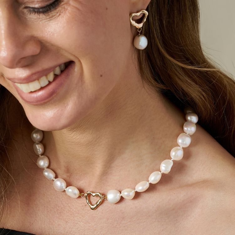 Cultured Pearl and 9ct Gold Molten Heart Choker