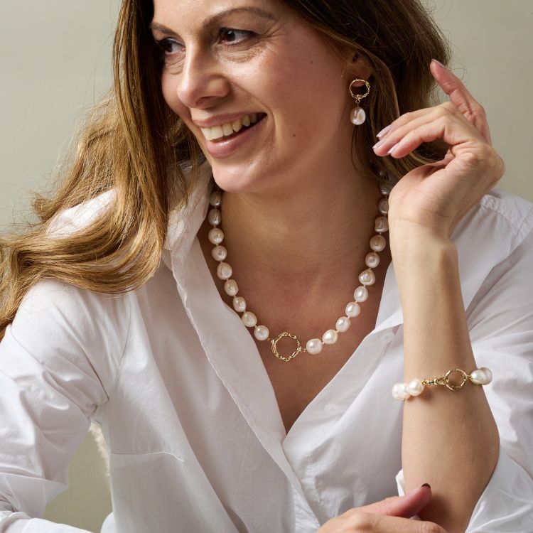 Cultured Pearl Choker with 9ct Gold Halo