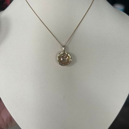 9ct gold Water cast pendant and 18" 9ct curb chain