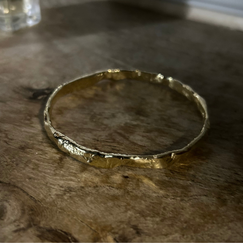 Luna textured 9ct gold bangle