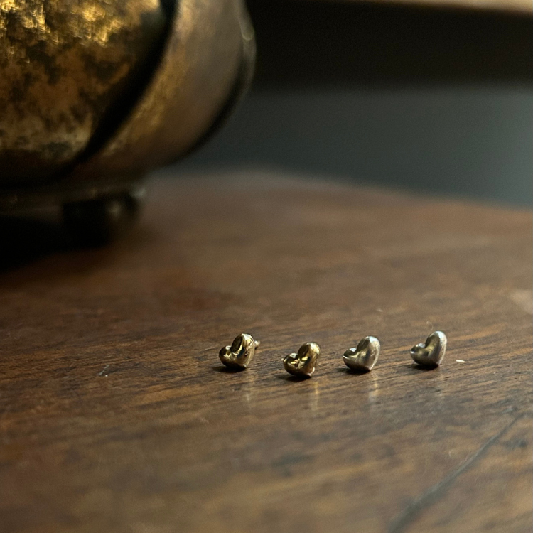 9ct gold puffy heart stud earrings.