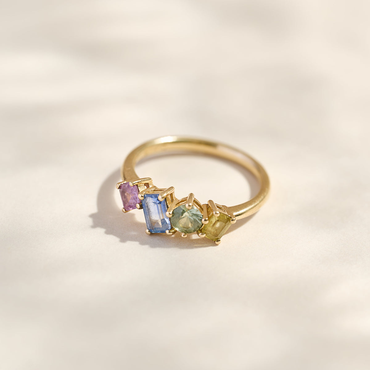 Harlequin cluster 18ct gold 4 sapphire ring