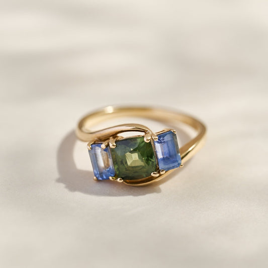 Harlequin Trilogy Cornflower Blue and Green Sapphire 18ct Gold Ring